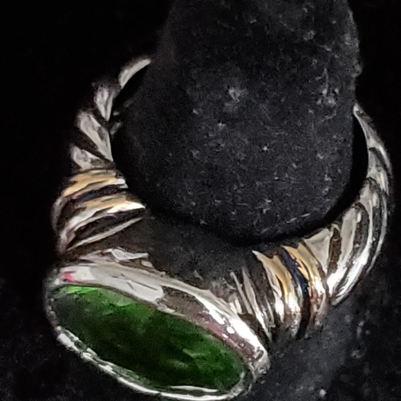 Vintage 90s silvertone ring with bezel set large oval lime green stone 6 1/2 - Picture 7 of 10